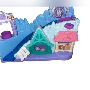 Fisher-Price Little People Disney Frozen Arendelle Sledding Adventures playset